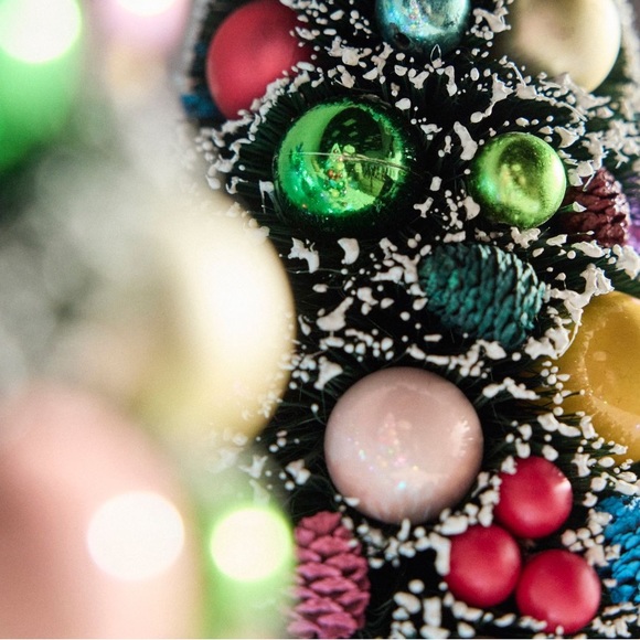 Set of two Snowy decorated Christmas brush tree - Picture 8 of 9